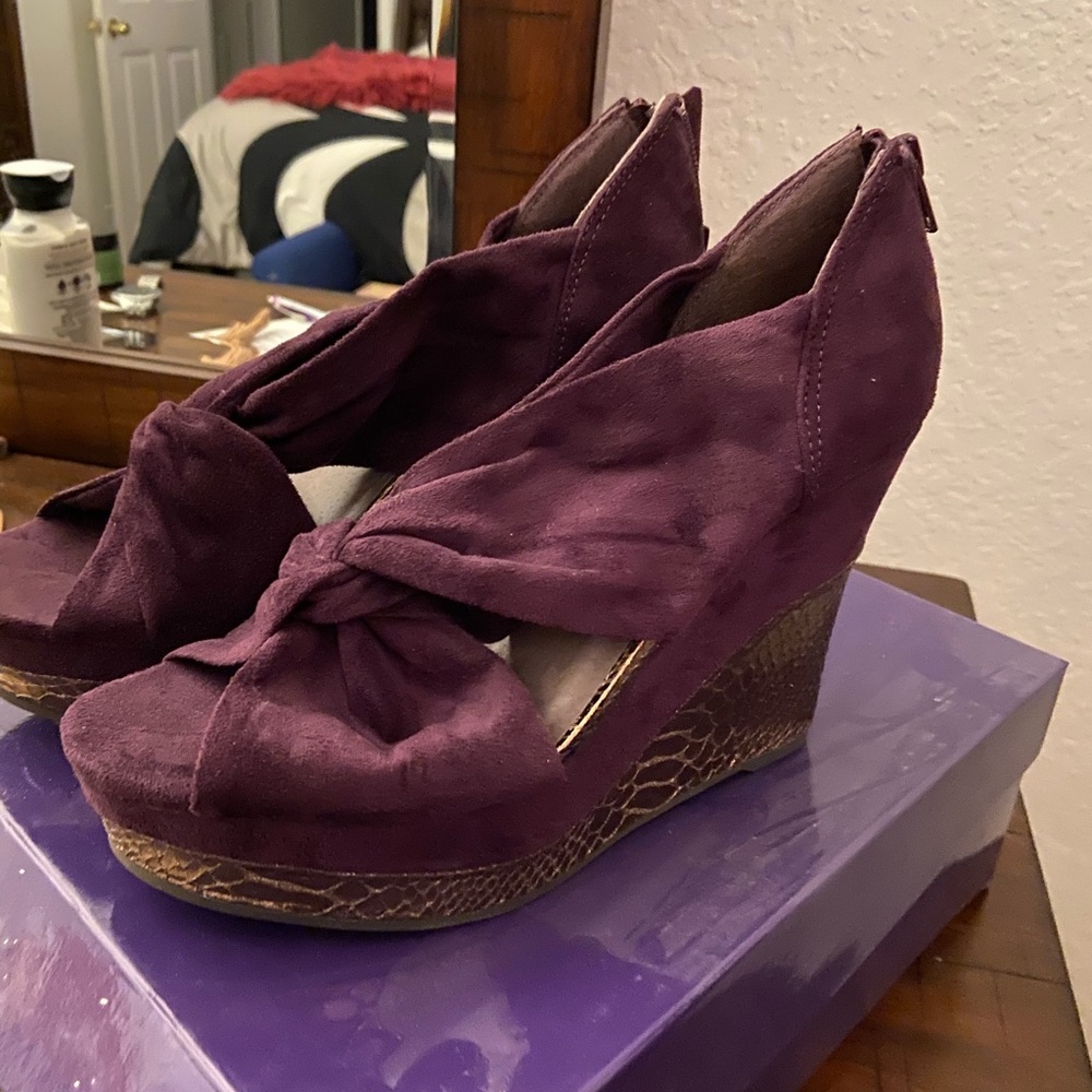 Purple wedges shoe